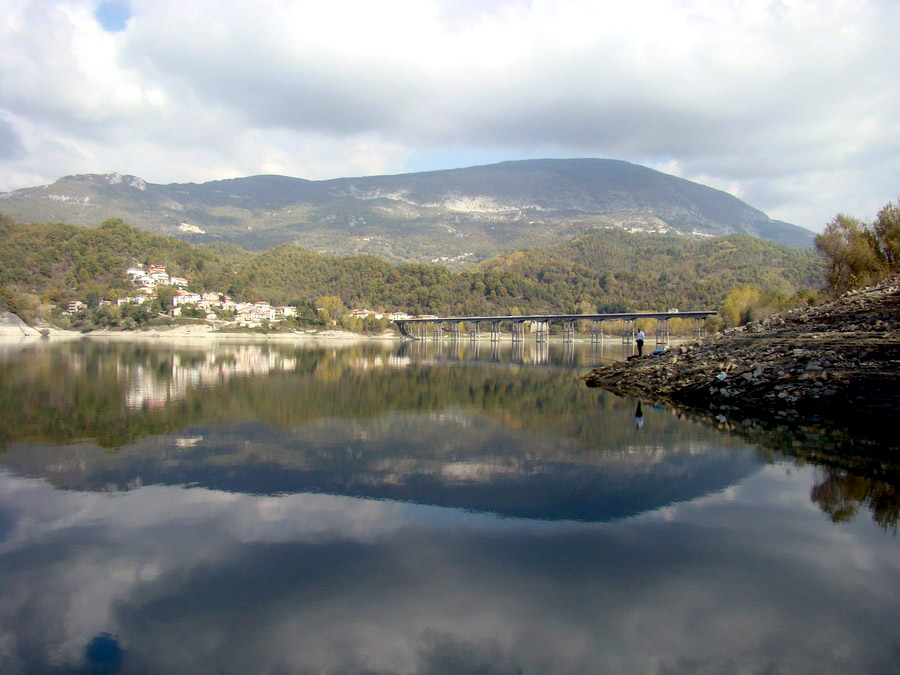 Un giro intorno al Lago del Salto